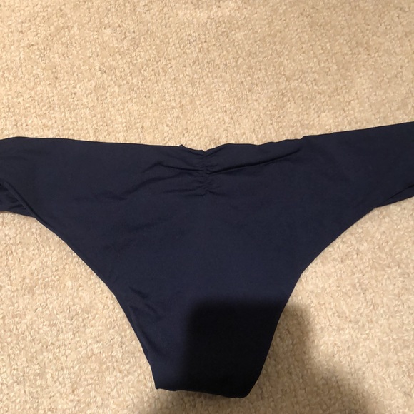 L Space Jaime Bikini top and bottoms in Navy Blue - Picture 4 of 7